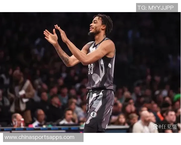 克拉克斯顿内线表现抢眼15分钟内高效拿下11分并抢8篮板 克拉克斯顿内线表现抢眼15分钟内高效拿下11分并抢8篮板