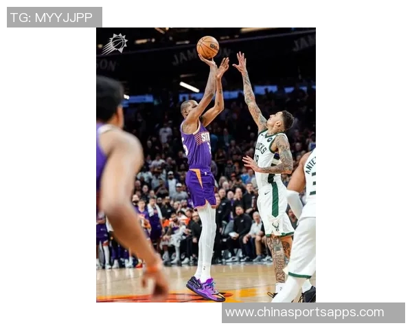 布克首节表现惊艳三分球全中助力球队轻松领先 布克首节表现惊艳三分球全中助力球队轻松领先