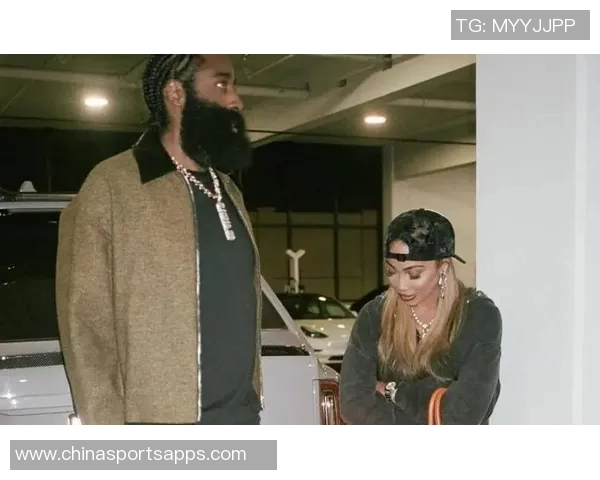 哈登女友身份揭秘：比他大一岁与查尔莫斯育有儿子即将送父亲节礼物