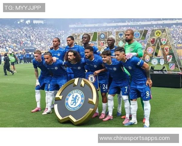 切尔西俱乐部庆祝百场里程碑为帕尔默等五名球员颁发纪念礼物