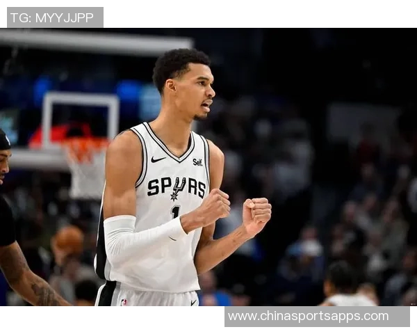 文班亚马新打法显成效全场仅9次出手却贡献全队最高5助攻 文班亚马新打法显成效全场仅9次出手却贡献全队最高5助攻