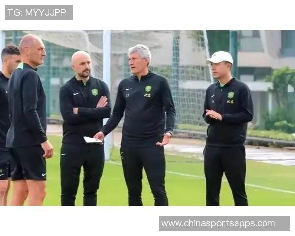 国安球迷机场送别塞蒂恩张源泪洒离别情深