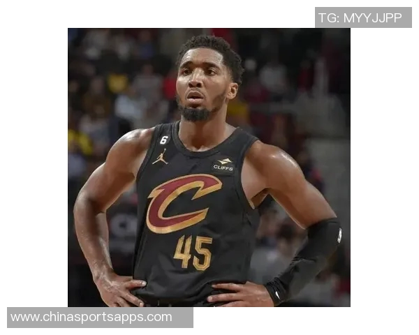 米切尔意外受伤被搀扶离场队内得分王身份岌岌可危 米切尔意外受伤被搀扶离场队内得分王身份岌岌可危