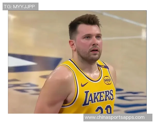 雷迪克称赞詹姆斯适应能力强与东契奇里夫斯有过合作经历 雷迪克称赞詹姆斯适应能力强与东契奇里夫斯有过合作经历